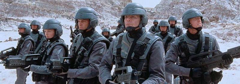 Starship Troopers: Las brigadas del espacio» (1997): sátira