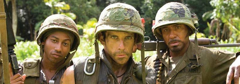 Escena de rodaje de Tropic Thunder con el elenco y equipo técnico en plena selva